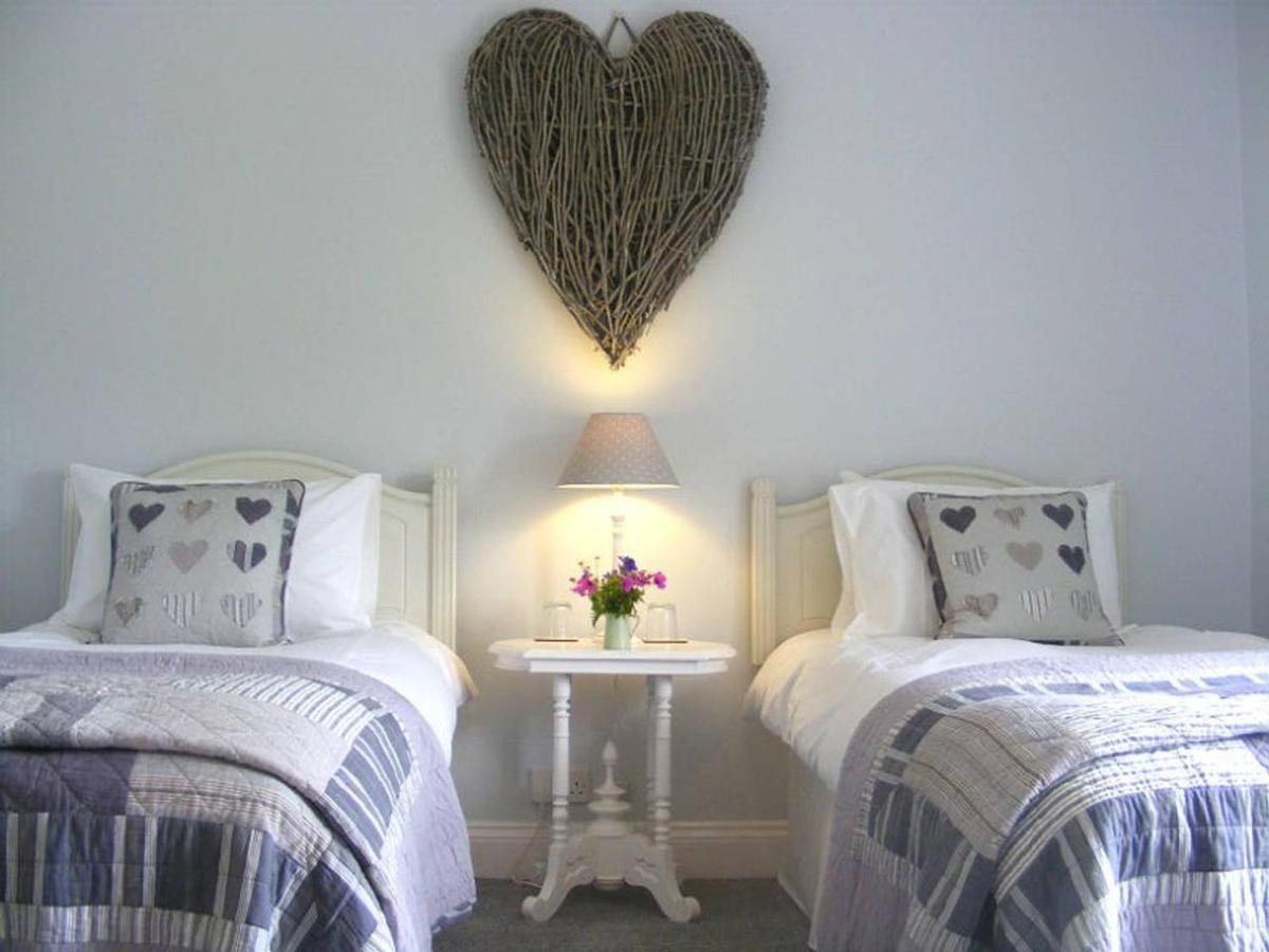 Lobhill Farmhouse Bed And Breakfast And Self Catering Accommodation Okehampton Ruang foto