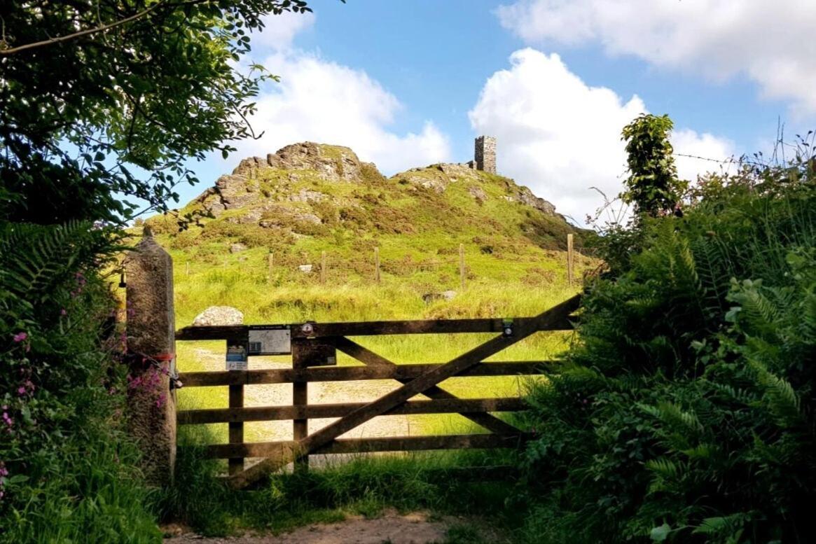 Lobhill Farmhouse Bed And Breakfast And Self Catering Accommodation Okehampton Ruang foto