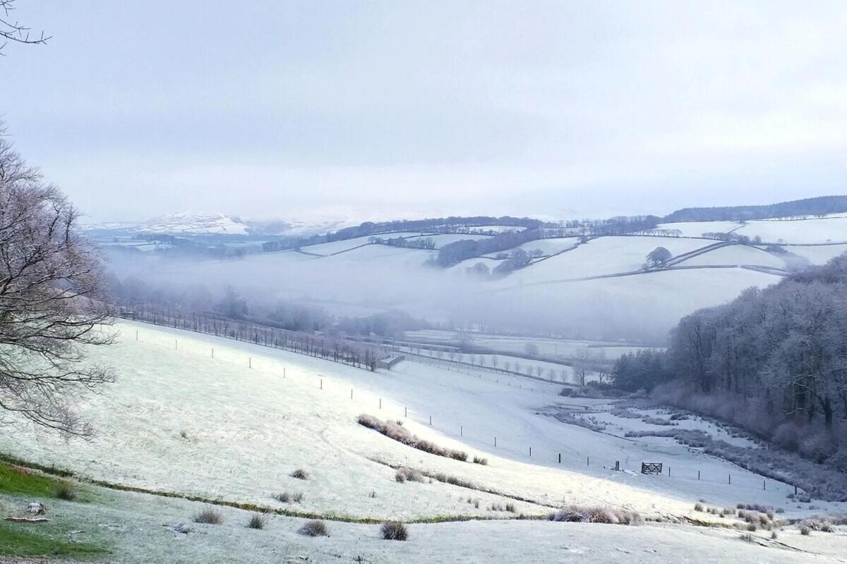 Lobhill Farmhouse Bed And Breakfast And Self Catering Accommodation Okehampton Ruang foto